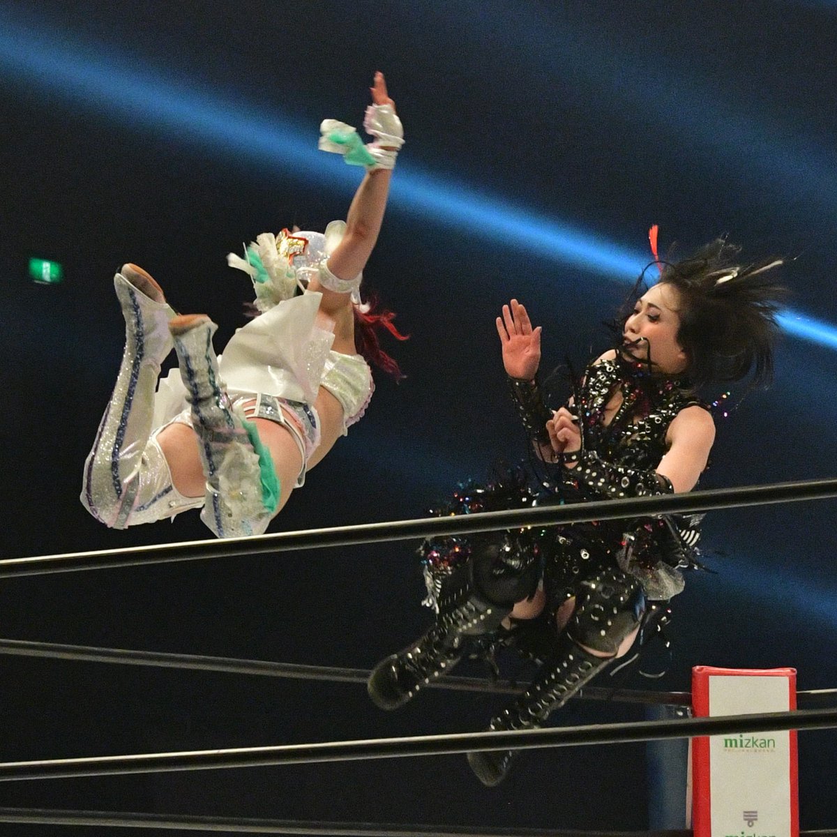 第8試合 ワールド・オブ・スターダム選手権試合④ コーナートップから