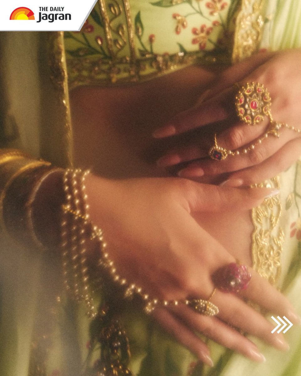 TheDailyJagran's tweet image. #InPics | Sonam Kapoor radiated elegance and joy in her baby shower photoshoot, capturing hearts with her glowing smile and graceful maternity style as she celebrated this beautiful new chapter of motherhood in the most picture-perfect way. ✨🤍

#SonamKapoor #BabyShower