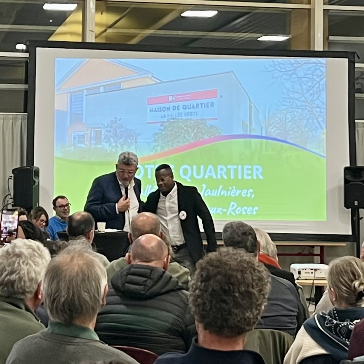Lucbouard's tweet photo. Très nombreux hier soir à la Vallée Verte pour découvrir notre projet pour @larochesuryonfr 🙏!

Un programme construit avec les #Yonnaises et les #Yonnais, en plaçant l’humain au coeur : écoute et solutions concrètes.

Depuis 12 ans, notre méthode est simple : dialoguer et agir. https://t.co/qjawYP3aDS