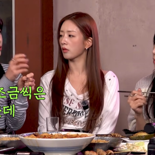 celeb_wish_list's tweet photo. ❏ WHO : #Apink #에이핑크 #윤보미
❏ WHERE : Youtube '짠한형 신동엽' - [짠한형 EP.131]
❏ BRAND : #BEERBRO #비어브로
❏ ITEM : TOP
❏ 출처 : Youtube '짠한형 신동엽' https://t.co/8Qqf25ztOU