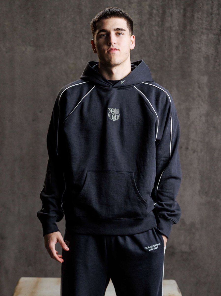 FCBarcelona_es's tweet photo. 👕🛍️ Ya disponible la nueva colección del Barça 
¡Descúbrela ahora! 👇
https://t.co/bez2AVKozl https://t.co/saqUsyZb2n