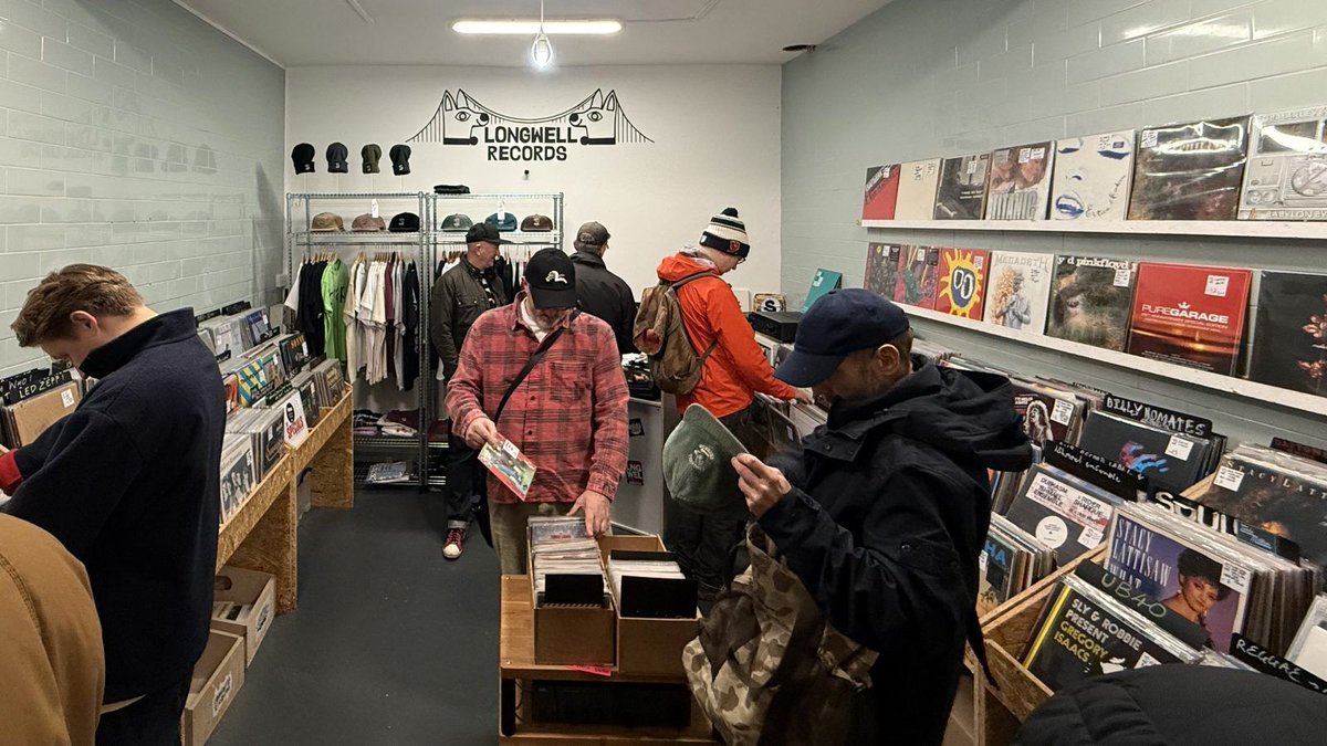 UK Record Shops tweet media