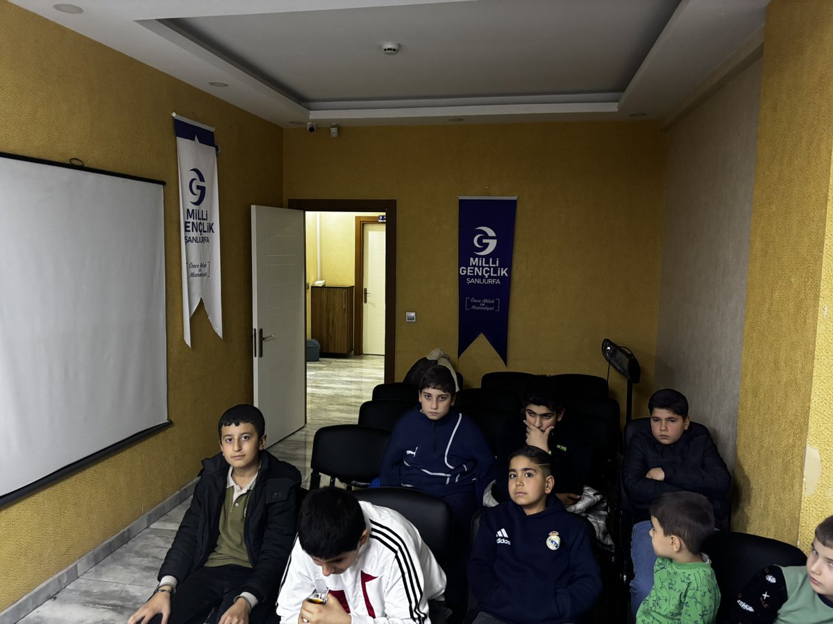 "Milli Gençlik Sohbetleri" kapsamında derneğimizin bu haftaki konuğu olan Sayın Mehmet SARMIŞ, “Gençlik ve Gelecek” başlıklı konuşmasını bizlerle paylaştı. Değerli bilgilerini ve tecrübelerini aktaran Sayın SARMIŞ’a teşekkür ederiz.
Karaköprü Belediye Başkan Yardımcısı Sayın Ömer