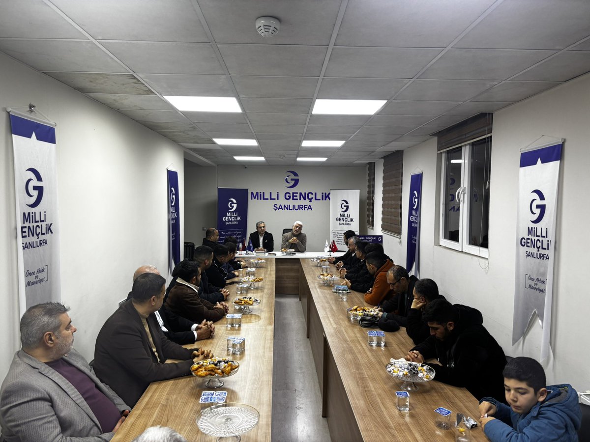 MGDurfa's tweet photo. "Milli Gençlik Sohbetleri" kapsamında derneğimizin bu haftaki konuğu olan Sayın Mehmet SARMIŞ, “Gençlik ve Gelecek” başlıklı konuşmasını bizlerle paylaştı. Değerli bilgilerini ve tecrübelerini aktaran Sayın SARMIŞ’a teşekkür ederiz.
Karaköprü Belediye Başkan Yardımcısı Sayın Ömer Faruk ARSLAN’a, Yeniden Refah Partisi Haliliye Belediye Başkan Adayı Sayın Vedat DOĞAR’a ve İl Başkanımıza kitabını hediye eden Eğitimci-Yazar İbrahim Halil İNCİK’e teşekkür ederiz.
Sohbetimize katılım sağlayan değerli üyelerimize ve halkımıza da ayrıca şükranlarımızı sunarız.
İstikamet üzere bir gençlik, ahlaki ve manevi kalitesi yüksek bir gençlik, kuvveti değil Hakk’ı üstün tutan bir gençlik için çalışmaya devam edeceğiz.
@ozvatan_ahmet 
@NebiKaplan63 
@milligenclikmgd