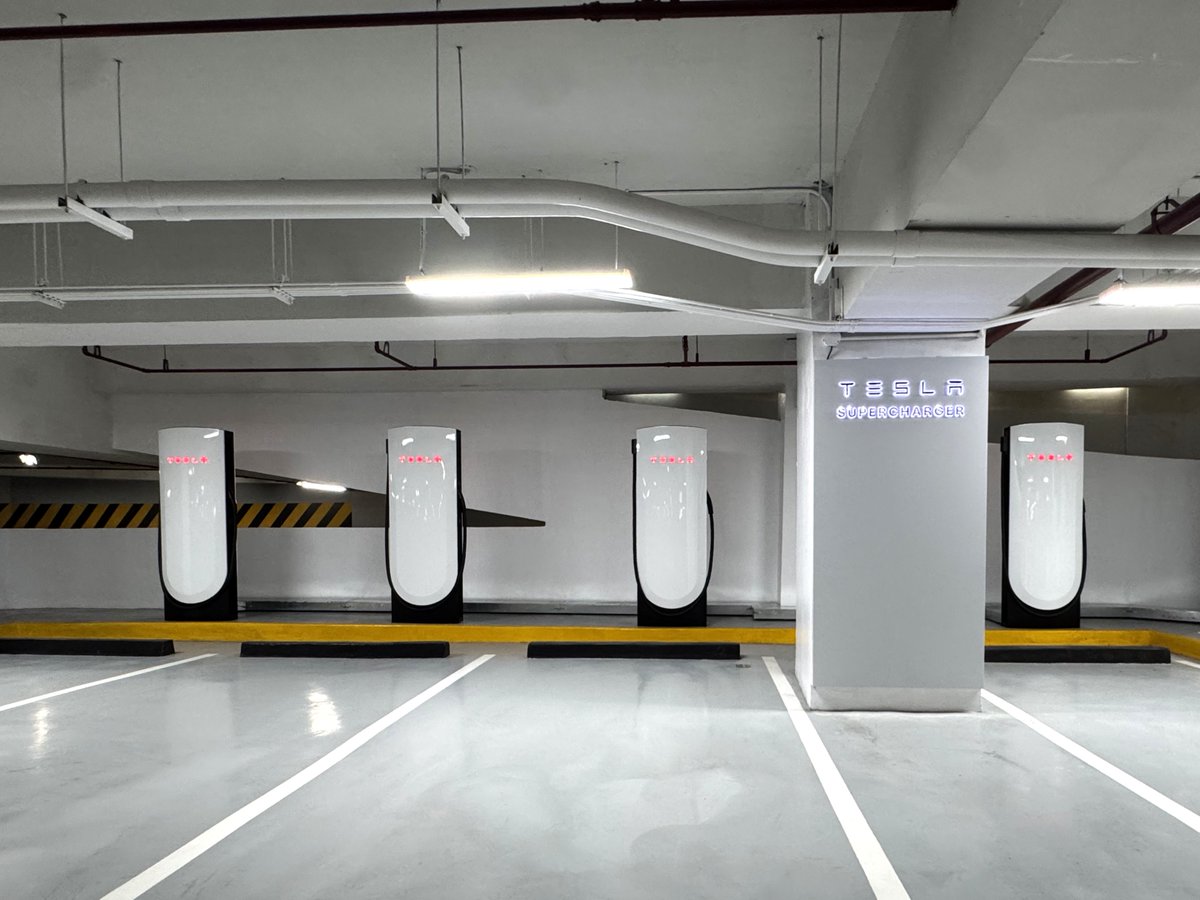 Tesla Charging tweet media