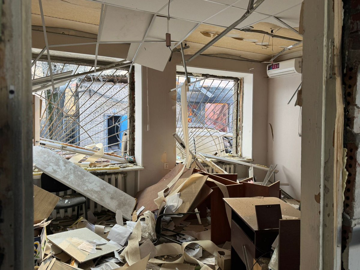 filashkin's tweet photo. 2 people were killed and 7 injured in today’s guided bomb strikes on Sloviansk. 

The dead are an 11-year-old girl and her mother; a 7-year-old girl is among the wounded. 

This is Russian terror against civilians. The world must call it by its name. https://t.co/ITVcd5YJ0h