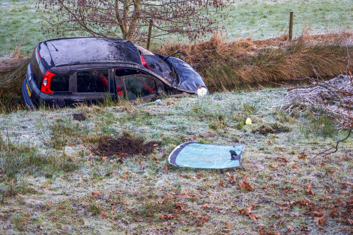 112 melding Auto belandt in de sloot in Hurdegaryp