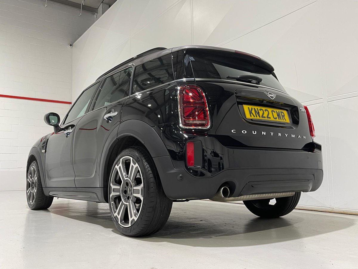 Mini Countryman Cooper Exclusive in Midnight Black 
Interior Features: MINI Yours Carbon Black leather, virtual dash, Apple CarPlay 
Exterior Features: parking sensors, electric tailgate, roof rails
🚗 <a href="/MINI/">MINI</a> 
💻 motorlinedirect.co.uk/used-mini-coun…
#MINICountryman #MotorlineDirect