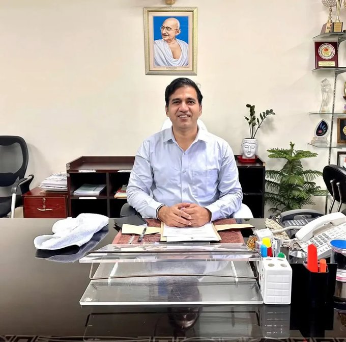 खुरपेंच Satire tweet media