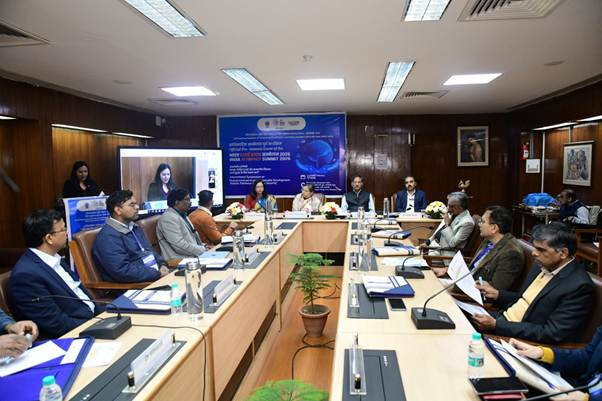 PIB_India's tweet image. #CSIR-National Institute of Science Communication and Policy Research (CSIR-NIScPR) organised International Symposium on Human-Centred AI and Energy Security​ as an official pre-summit event of the India-AI Impact Summit 2026 

The day-long symposium brought together leading
