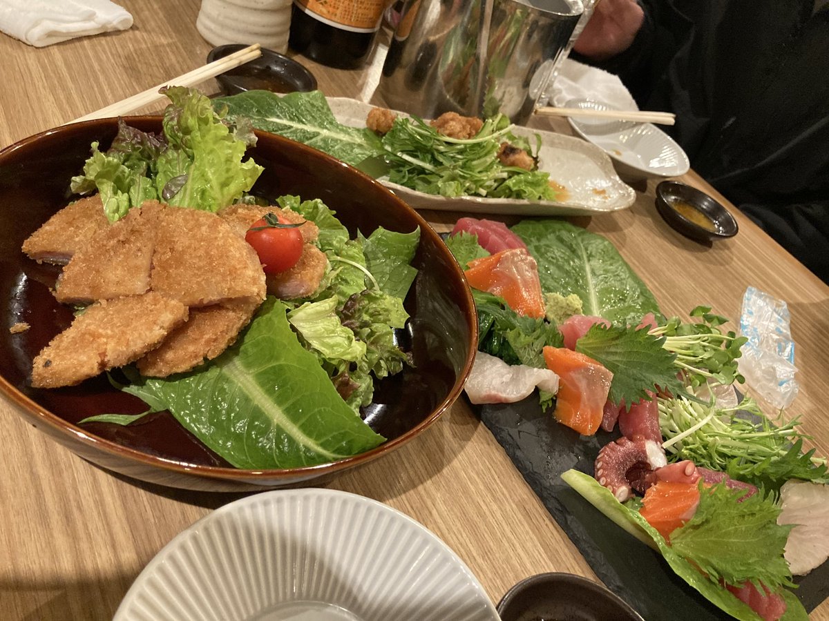 Sabaharu11's tweet photo. 今日と明日は休み😊
飲食店やってる仲間は月曜、火曜しか休み無いので久々に時間が会うので古い仲間と飲みまぁす🍻
楽しい🎶😅 https://t.co/QcUz45F9ia