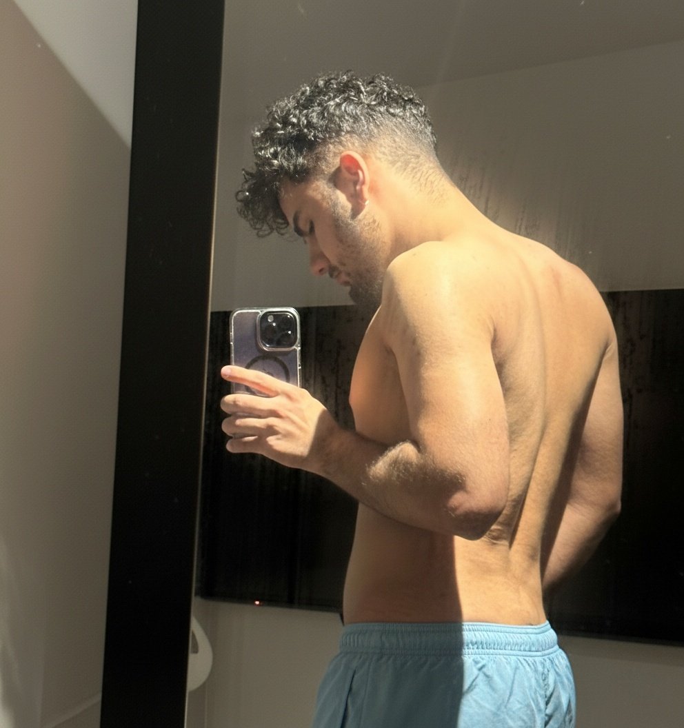 tanayxroy's tweet photo. Born to stand out, not to cool down  🥵 https://t.co/TazpHR602W