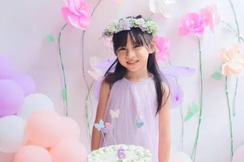 atapkitacom's tweet photo. Keluarga Turis WNI ditabrak mobil di Singapura, anak 6th meninggal dan Ibu kondisi kritis. Pelaku sempat mengelak dan memarahi sang ayah.

Source : IG/reels.surabaya https://t.co/IwonLbfPcp
