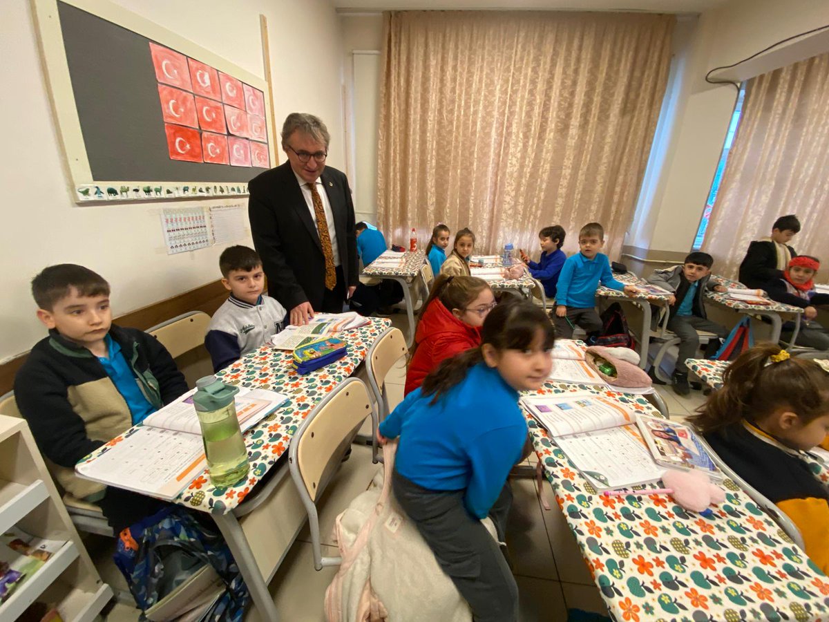 SarkoyG13797's tweet photo. Kaymakamımız Sayın Dr. Ahmet Naci HELVACI Büyükşehir Belediyesi Atatürk İlkokulu'nu Ziyaret Etti
https://t.co/B5aPUkADXz https://t.co/M0Zc9si4Pm