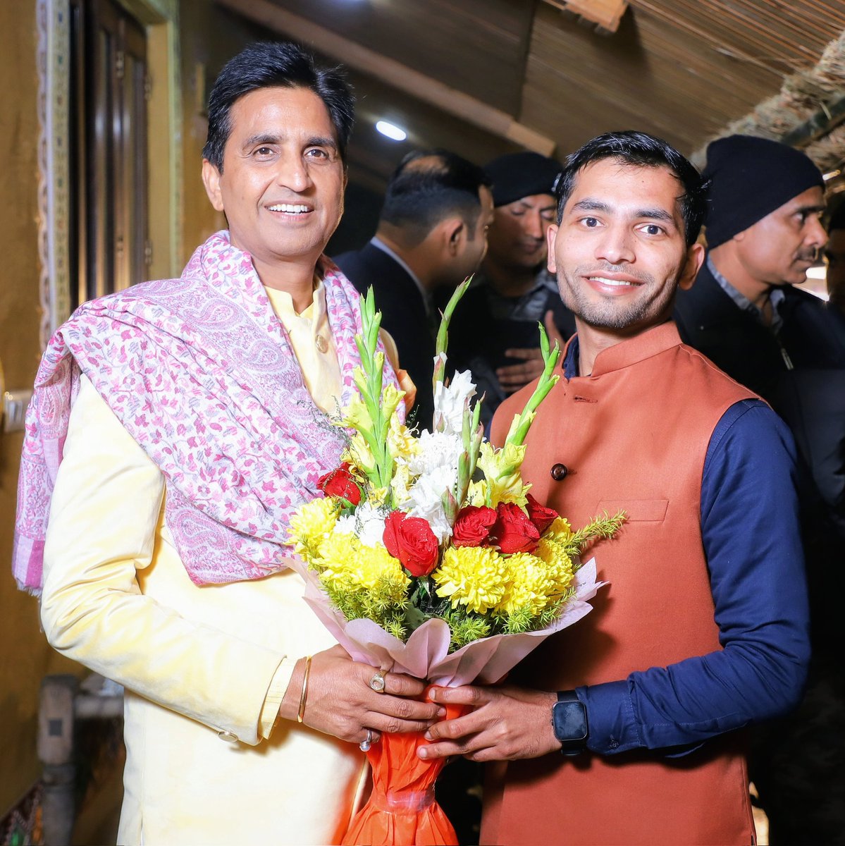 Authorsachin's tweet photo. भारत का विश्वास आप पर सदा अटूट बना रहे।
इस जीवन में आपकी वैचारिकी ने हमें सोचने की दिशा, शब्दों को धार और भावनाओं को स्वर दिया है।
जन्मदिन की हार्दिक शुभकामनाएं आदरणीय @DrKumarVishwas सर ❤️
आपका स्नेह और आशीर्वाद यूँ ही हम सब पर बना रहे। 🎂🙏💐
#KVQuotes #KVJanamotsav https://t.co/ueFkLDBOrd