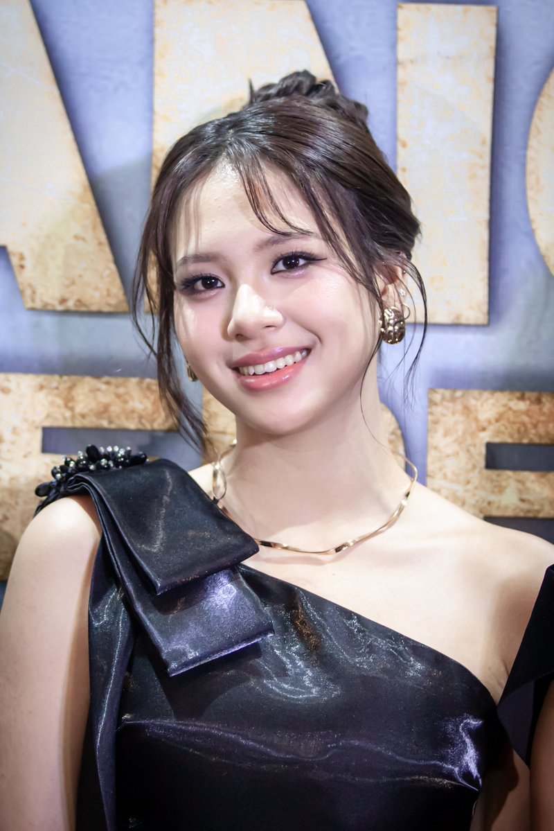 Zee Asadel <a href="/_zeeasadel/">Zee Asadel</a> 
Gala Premiere  'Jangan Seperti Bapak' 090226