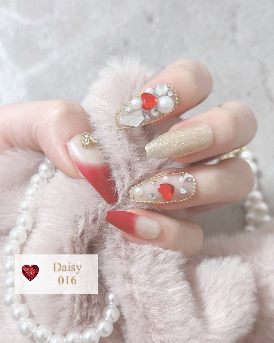 ivice_store_'s tweet photo. やっぱりかわいい、、
きらきらハートネイル💗

2月はきらきらネイルで
テンションあげてこ💝

#ネイルチップ #ハートネイル #バレンタイン https://t.co/HmR0d1Zz8f