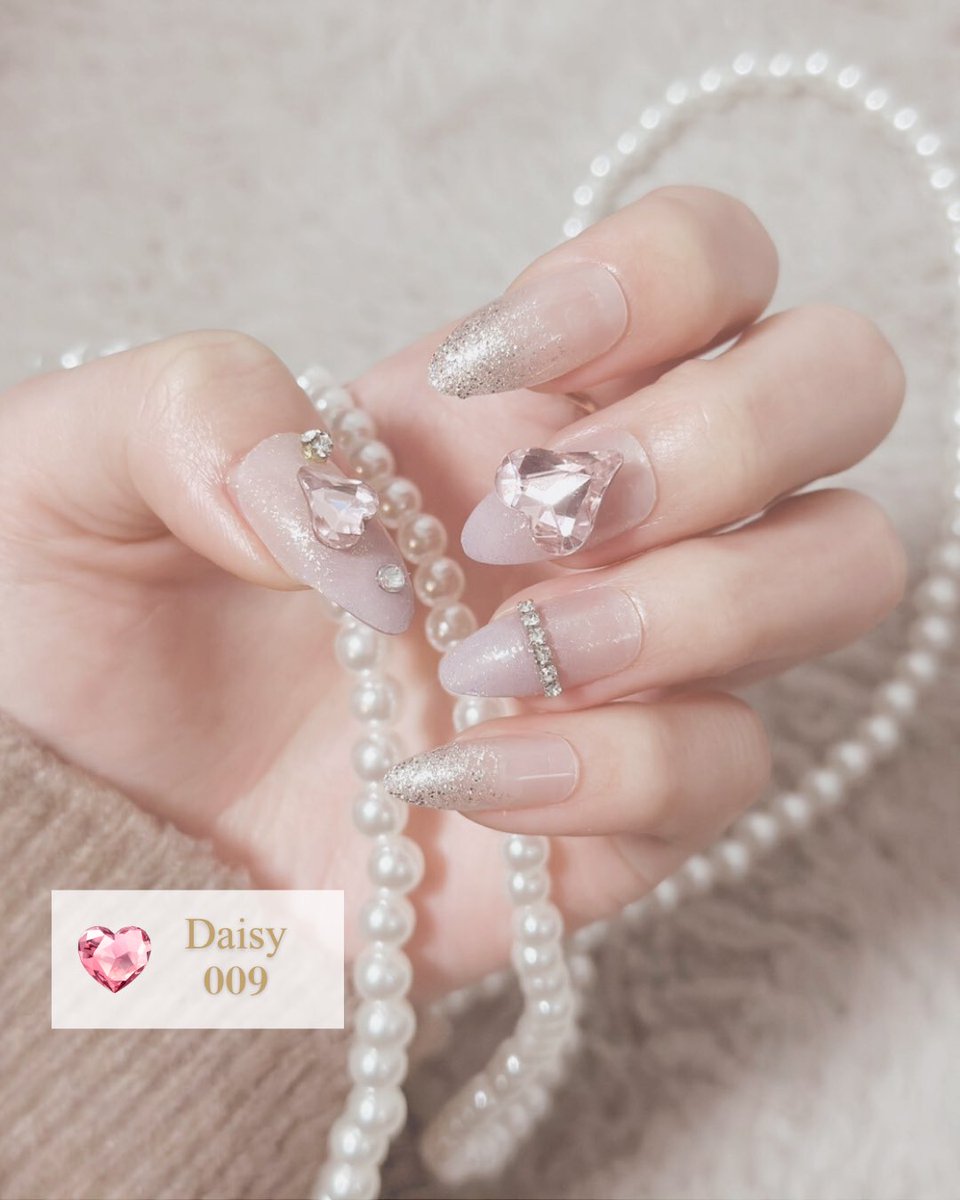 ivice_store_'s tweet photo. やっぱりかわいい、、
きらきらハートネイル💗

2月はきらきらネイルで
テンションあげてこ💝

#ネイルチップ #ハートネイル #バレンタイン https://t.co/HmR0d1Zz8f