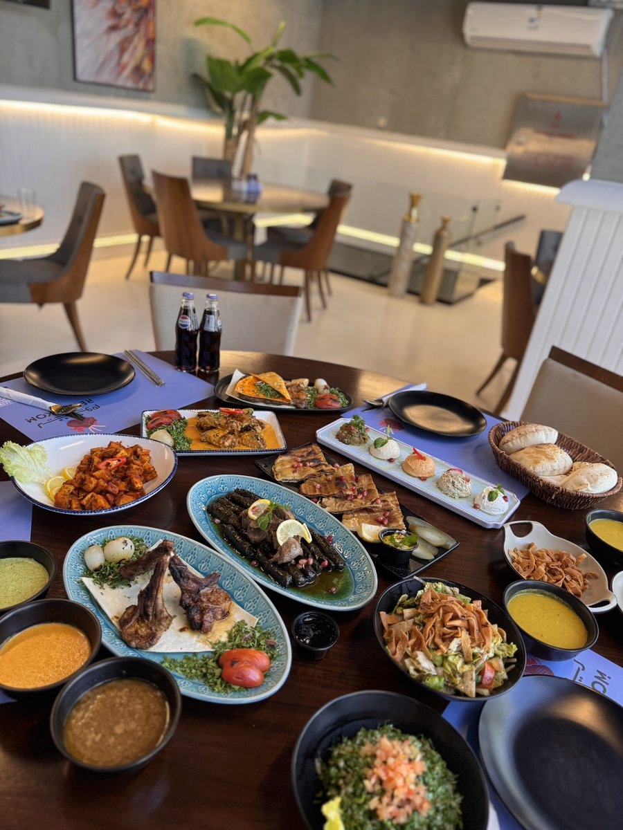 althwaq_co's tweet photo. ألذ ريش في الرياض وتغميسات رهييبة !

رِيشكوم متخصص بالريش مع تشكيلة مشويات وأطباق شامية ولبنانية
مقبلات تفتح النفس، ريش نعيمي على الفحم يذوب بالفم، ومشويات متبلة صح👌🏻

عرض خاص خصم ١٠% للمتابعين حتى يوم ١٤فبراير بس قولوا لهم من طرف الذّواق
إذا كنت من عشاق الريش هذا مكانك بدون نقاش https://t.co/xB7D2jkn2v