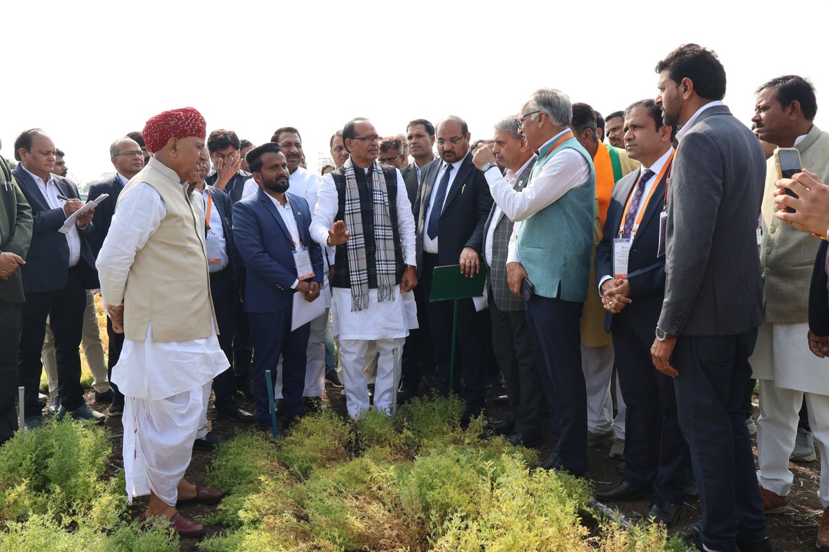 Under the #Dalhan_Atmanirbharta_Rashtriya_Mission, Hon’ble Union Minister of Agriculture &amp; Farmers’ Welfare Shri <a href="/ChouhanShivraj/">Shivraj Singh Chouhan</a>, along with Dr. M. L. Jat DG, <a href="/icarindia/">Indian Council of Agricultural Research.</a>  and Dr. D. K. Yadav, DDG-CS, <a href="/icarindia/">Indian Council of Agricultural Research.</a>, were briefed at <a href="/ICARDA/">ICARDA</a> #FLRP, Amalah on ongoing #Lentil trials.