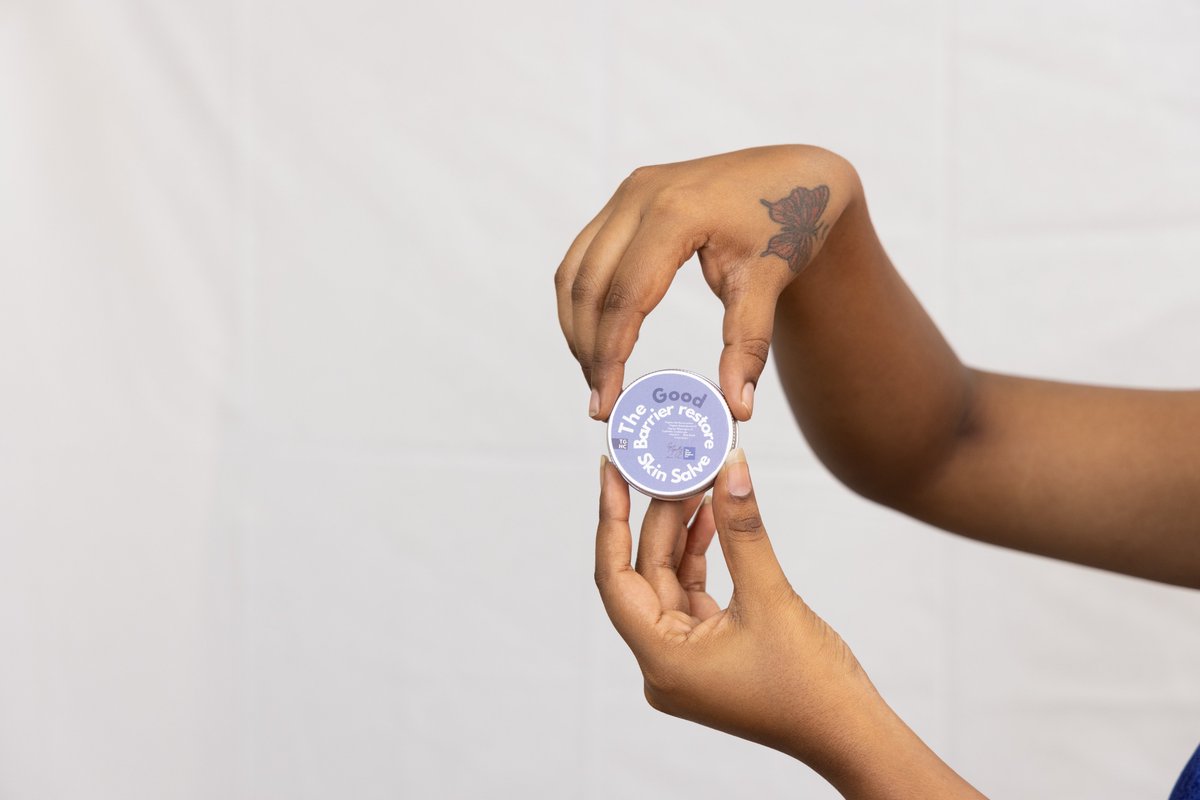 ArjunDev554836's tweet image. Provide sensitive skin with the comfort it desires through a gentle moisturizing cream tailored for sensitive skin.
Assists in minimizing dryness while fostering a soft, balanced texture.
#MoisturizingCream #SensitiveSkin #GentleCare
Learn more: thegoodhygiene.com/products/the-g…