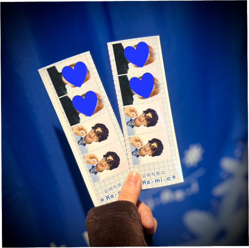 FPMall_Official's tweet photo. ／
👀 #kemio × #KiRei 新作イチオシポイント💙
＼
メガネで爆イケだった日シリーズは切り取り線のデザイン入り！

皆で証明写真交換したり、スマホに挟んでもカワイイかも👏

自分ならではの楽しみ方を見つけたら、
#証明写真はkemio で投稿してね📸

🔗購入はこちら
https://t.co/by9oCHtEKj https://t.co/khA5W3kPRW
