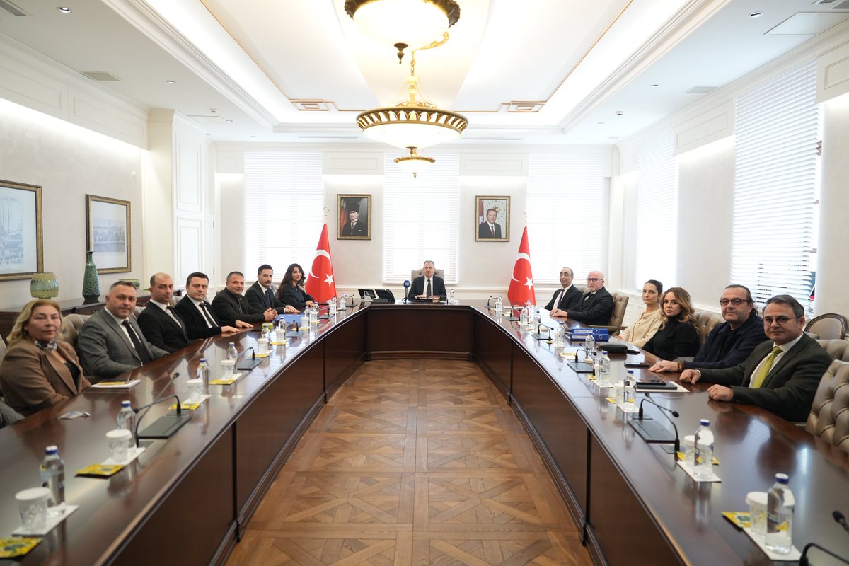 Valimiz <a href="/drsuleymanelban/">Dr. Süleyman Elban</a>’ın katılımıyla, Tarım Reformu Genel Müdürlüğü koordinasyonunda, TKDK uygulayıcılığında yürütülen IPARD Programı kapsamında; İzmir’in Beydağ ve Karaburun ilçelerinde kurulan Yerel Eylem Grubu (YEG) Dernekleri için imza töreni gerçekleştirildi.