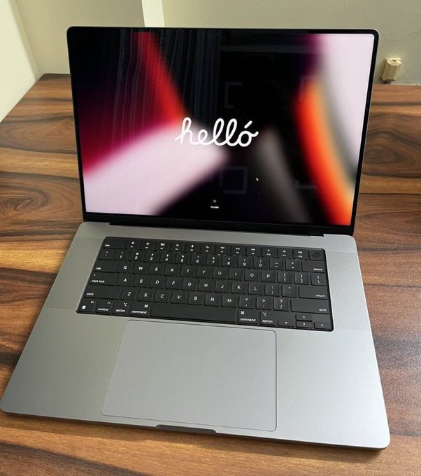 psomkar1's tweet photo. Give me one good reason to buy a Windows laptop apart from gaming. https://t.co/nxe80dyxKU