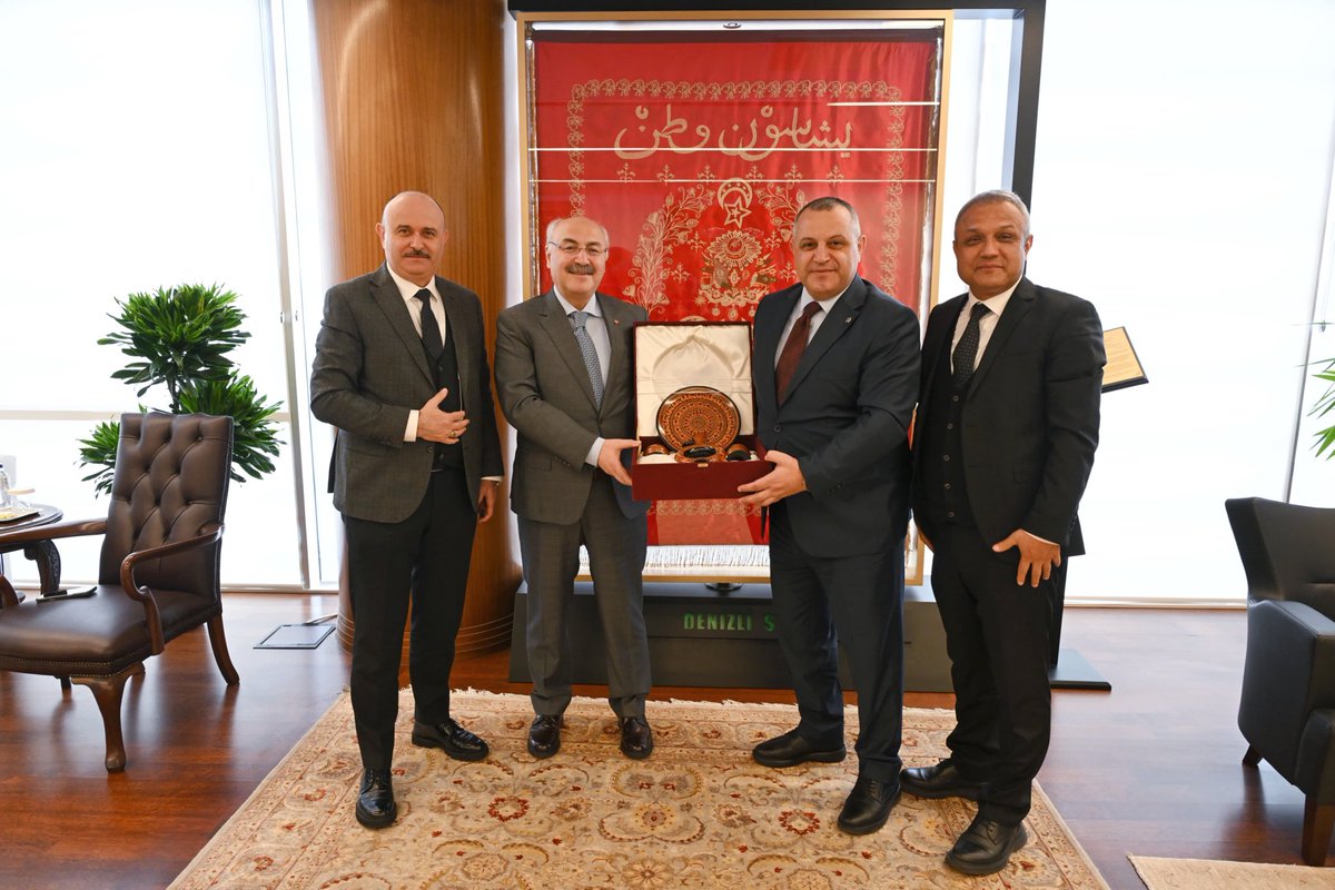 📌 Valimiz Sayın <a href="/yskosger/">Yavuz Selim KÖŞGER</a>; 

▫️Halkbank Denizli Bölge Koordinatörü İsmail Karabay, 
▫️İzmir 2. Bölge Koordinatörü Murat Erdoğan ile 
▫️Denizli Ticari Şube Müdürü Necati Kansu’yu makamında kabul etti. 

📌Sayın Valimiz, hayırlı olsun ziyaretinde bulunan konuklarına teşekkür etti.