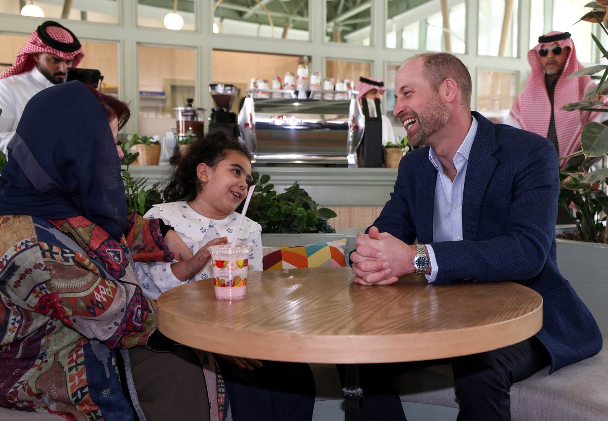Katrnish's tweet photo. Prince William met families and local residents at the Sport Boulevard. https://t.co/jJwE7wwZTD