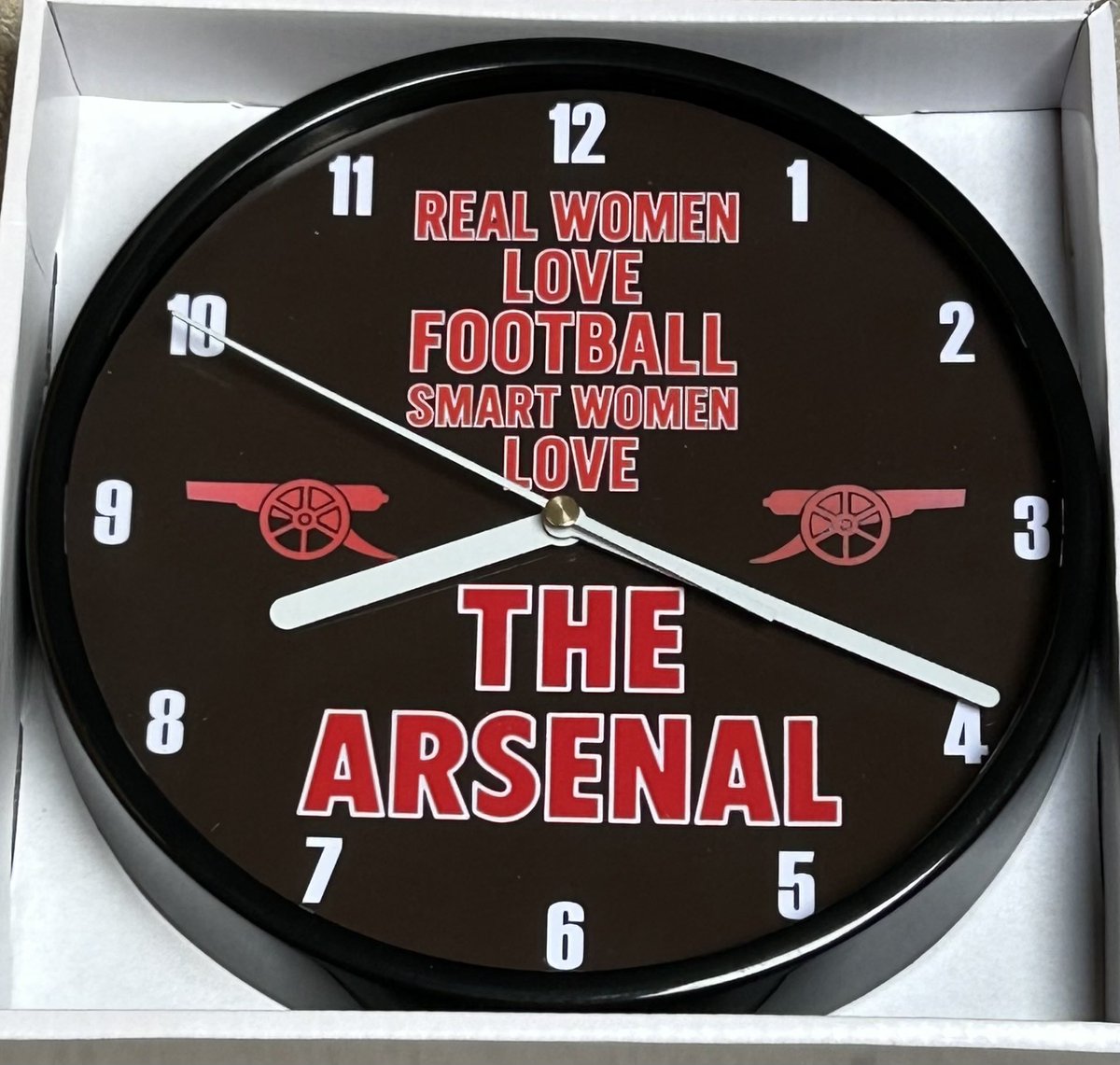 Along with the new matchday vlog 🎥⚽
the amazing <a href="/ClassFootyClock/">Classic Football Clocks</a> has given one of you the chance to WIN an Arsenal clock ⬇️
All you have to do is LIKE &amp; RETWEET this tweet 🔁❤️
Winner announced on Friday 👀🔥
 Good luck everyone! 🍀
#Arsenal #Giveaway #COYG