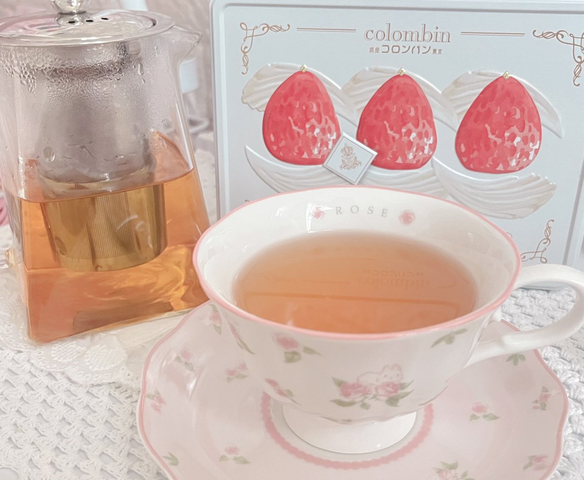 오랜만의 홍차 🫖🤍: 트와이닝의 얼그레이⋯
조그만 딸기 초콜릿과 함께했어요 ଘ(੭ˊᵕˋ)੭