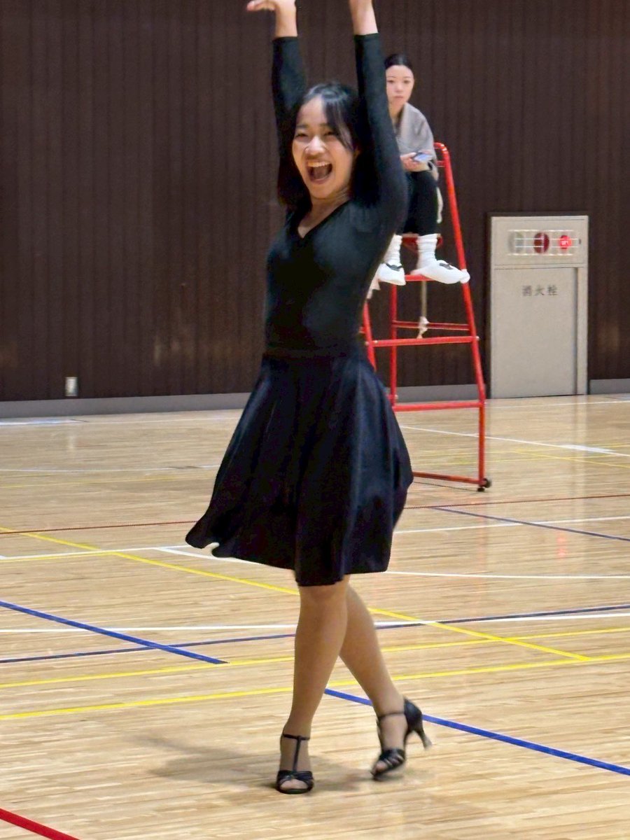 hitotsuba_brdc's tweet photo. 🕺シャドコン💃

今年も冬の一年生シャドコンが行われました！
その名も…「恐れるな‼️失杯争奪杯U20アジア選手権大会」✨

種目は後期種目！
いつもと違って1人で踊る💃みんなやりきった！！

これからもみんなでお互いを高め合いながら頑張ってこーー！
一橋ファーーーイ‼️💪 https://t.co/G28ka8yAnL
