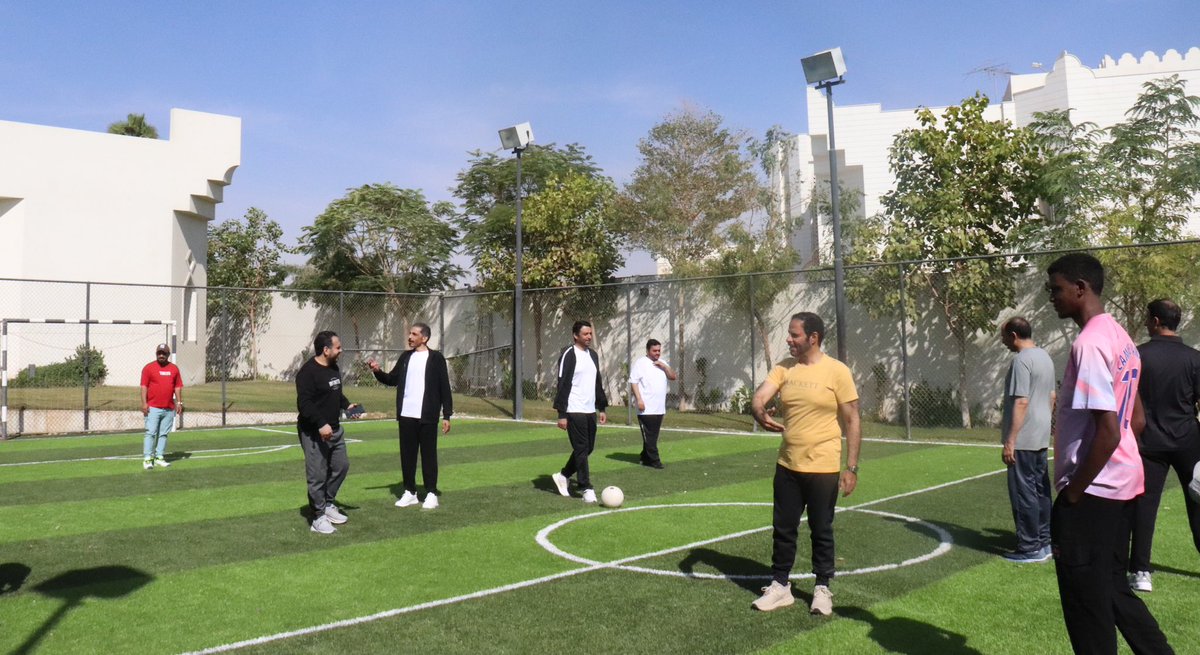 جانب من فعاليات اليوم الرياضي للدولة الذي نظمه سعادة السفير بندر بن محمد العطية سفير دولة قطر في الرياض، بمشاركة الطاقم الدبلوماسي والملحقيات، والموظفين المحليين.

#اخترت_الرياضة
#اليوم_الرياضي_قطر
#الرياضة_حياة