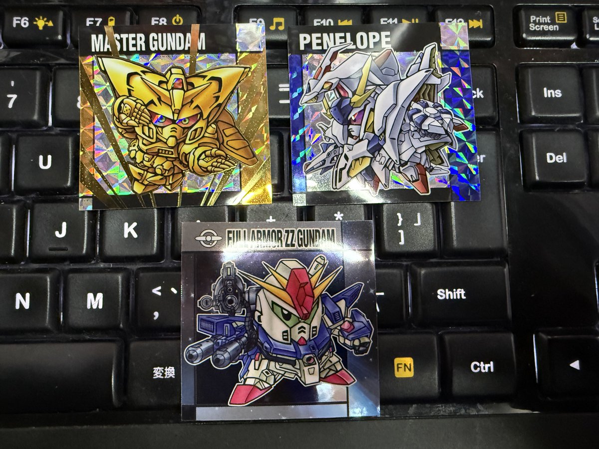 SDガンダムスナック2ついに売ってるの見つけた！
3つ買って2つキラでした。
ペーネロペー良い☺️