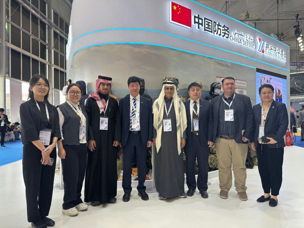 futuretrust_co's tweet image. زياره رئيس مجلس الاداره لجناح احدى الشركات الشقيقة (شركه نظم التقنيه العالمية للتجارة) مع شركه كاثي انترناشونال قروب الصينيه