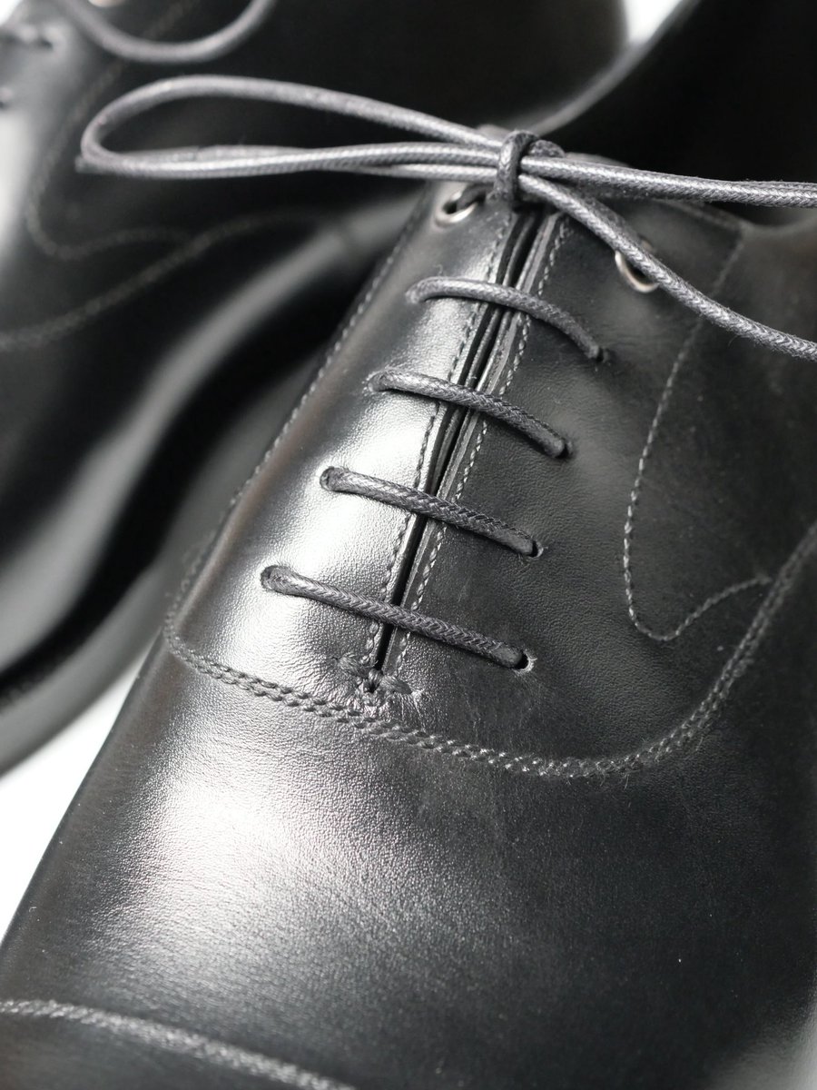 革靴はこれまで積み上げられてきた誤解を一つひとつ解くところから始めるしかない、マイナスからの旅路です。

厳しいとは分かっていても、きちんと作られた革靴は総合的によく出来ていて本当に良い物だと私は信じている。

だから続けられる。そんな感じです。