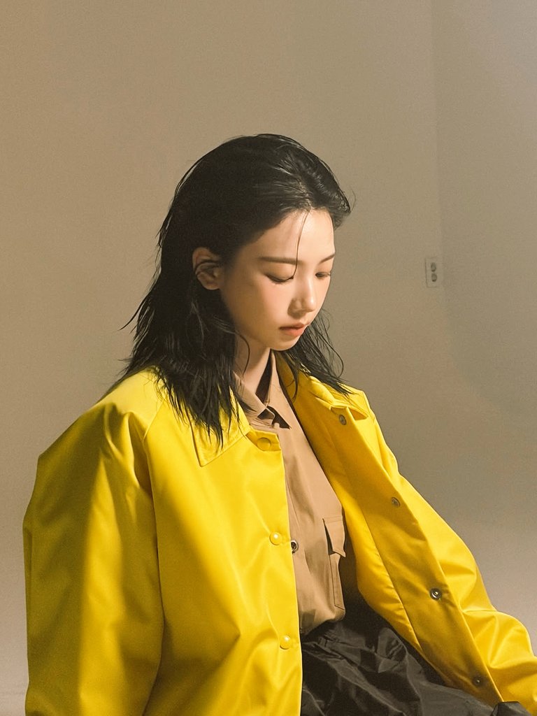 jiwinyoo's tweet photo. 𝘢   𝘨𝘢𝘻𝘦  ,   𝘢    𝘱𝘰𝘭𝘪𝘴𝘩𝘦𝘥   𝘖𝘯𝘺𝘹 𝘣𝘭𝘢𝘥𝘦  ,   𝘴𝘭𝘪𝘤𝘦𝘴 𝘵𝘩𝘳𝘰𝘶𝘨𝘩 𝘵𝘩𝘦 𝘧𝘳𝘢𝘮𝘦 ,  𝘯𝘰𝘵   𝘭𝘰𝘶𝘥  ,  𝘯𝘦𝘷𝘦𝘳 𝘤𝘭𝘢𝘮𝘰𝘳𝘪𝘯𝘨  ,  𝘣𝘶𝘵 𝘪𝘯𝘦𝘷𝘪𝘵𝘢𝘣𝘭𝘦  ,  𝘭𝘪𝘬𝘦 𝘥𝘶𝘴𝘬 𝘤𝘭𝘢𝘪𝘮𝘪𝘯𝘨 𝘵𝘩𝘦 𝘩𝘰𝘳𝘪𝘻𝘰𝘯 ୨୧ https://t.co/HEnXzhcrTW