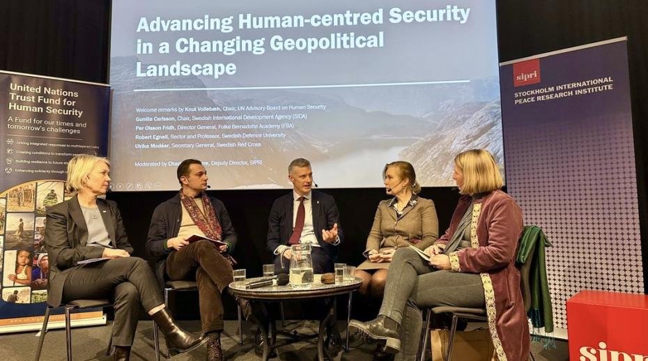SIPRIorg's tweet image. How can a human security lens still play a role in an era of increased military spending and geopolitical uncertainty? Read more on SIPRI's new dialogue series: sipri.org/events/2026/si…

@UNhumansecurity @CSparre @CarlssonSwe @RobertEgnell @UlrikaModeer 
#HumanSecurity #Peace