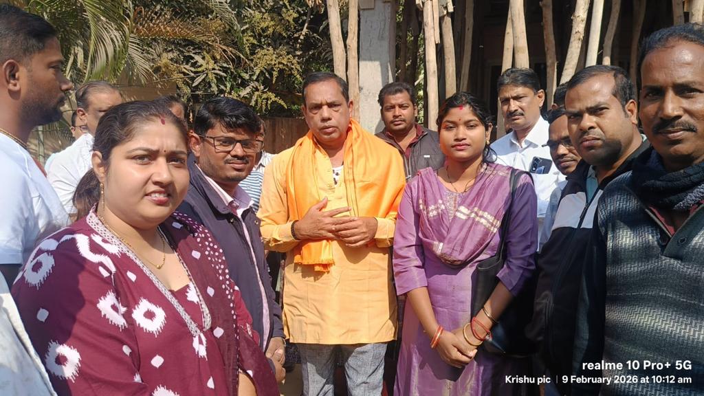2008 ରୁ 2018 ଅନୁଦାନ ପାଇଁ ଉଚ୍ଚସ୍ତରୀୟ କମିଟିରେ ସଫଳ ଆଲୋଚନା ପରେ ମାନନୀୟ ମୁଖ୍ୟମନ୍ତ୍ରୀଙ୍କର ପ୍ରତିନିଧି ତଥା ଏକାମ୍ର ର ମାନ୍ୟବର ବିଧାୟକ ଶ୍ରୀଯୁକ୍ତ ବାବୁ ସିଂ ମହୋଦୟଙ୍କୁ #OSNLEA ଖୋର୍ଦ୍ଧା -ନୟାଗଡ଼ ଜିଲ୍ଲା ଶାଖା ତରଫରୁ ପୁଷ୍ପଗୁଛ ଓ ଉତ୍ତରୀୟ ପ୍ରଦାନ ପୂର୍ବକ ସମ୍ବର୍ଦ୍ଧିତ କରାଯାଇଥିଲା।
#ଜୟଜଗନ୍ନାଥ 
#GIA2008_2018