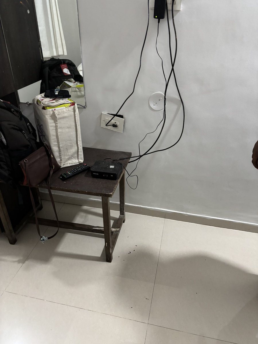 nitin_PJ's tweet photo. @makemytrip @makemytripcare Hello my reference number is 22979192959067136 i have taken hotel booking… this is what the unhygienic place &amp; make my trip is not doing refund @ top of that giving shityy policy reason.. if i would have got fungus infection or make my trip will bear? https://t.co/Rz4JcmaAB1