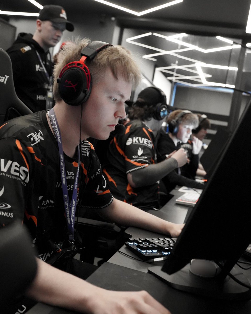 Uusi viikko = uusi SINQU🔥

Viime viikolla käännettiin kelkka Euroopan ESEA-Liigassa, mutta pudotuspelit lähestyy ja tahtia on nyt kiristettävä entisestään tai jätös osuu tuulettimeen💩

Tänään klo 21:00 vastassa <a href="/GalaxyGamingGG/">Galaxy Gaming</a> 🇱🇹

Tuu kannustamaan keskipohjalaiset voittoon🏆