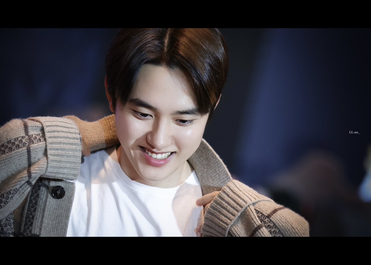 ellan_yy0830's tweet photo. 🎞🍑

260208 in Shenzhen 
八辑小芒签售
#都暻秀 #DO (D.O.) 
#KYUNGSOO #도경수 #디오 #DOHKYUNGSOO  #ドギョンス #EXO  @DOHKYUNGSOO_X https://t.co/SF3xLOeX5n