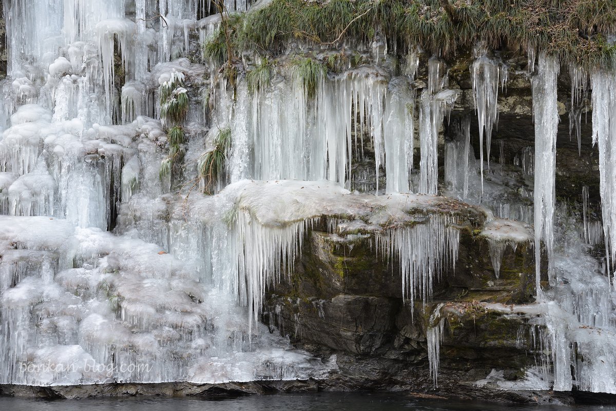 三十槌の氷柱」では、三脚を使いました。 撮影当時、無風状態だった