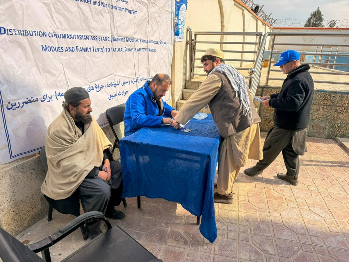 IOMAfghanistan's tweet photo. Heavy snowfall is impacting communities across Afghanistan, with families struggling through extreme winter conditions. 
Our teams have delivered emergency aid to 681 affected families in Kunar, Paktia, Paktika, Parwan, Kandahar &amp; Herat. Support is ongoing for those most in need. https://t.co/9bTDdLepji