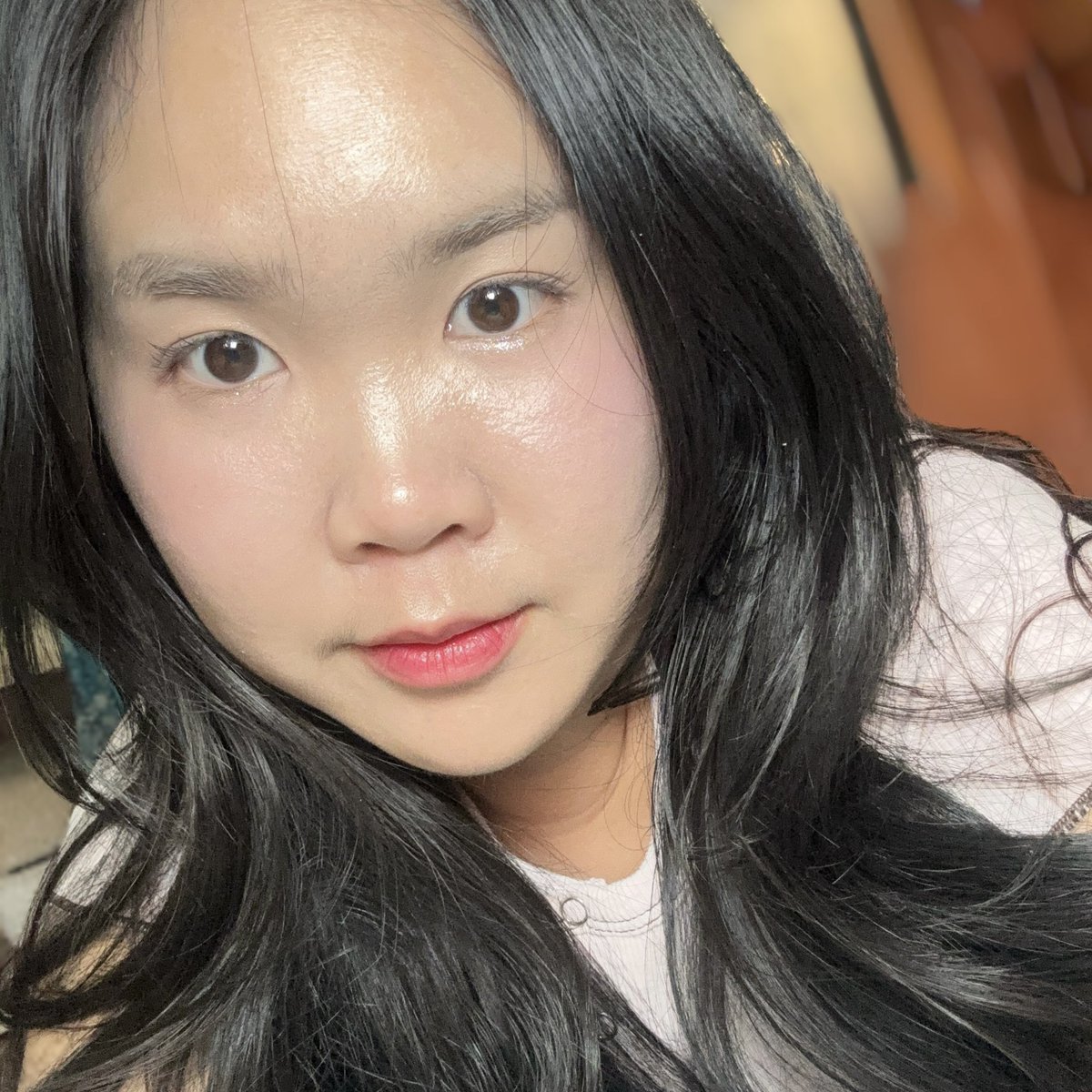 แก้มใสเหมือนกระจก! ✨ รีวิวบลัช hince True Dimension Glow Cheek สี Blush On ชมพูพีชละมุนใจมาก

💖 เนื้อเป็นแบบ Melting Clay นุ่มๆ ใช้นิ้วปาดคือสีสวยนัว ไม่เป็นปื้นให้ฟินิชวาวแบบ Glow จากข้างใน ไม่ใช่กากเพชรตะโกน ผิวดูสุขภาพดีแบบ Watercolor ผิวแพงมากกก

#hince #ใช้ดีบอกต่อ