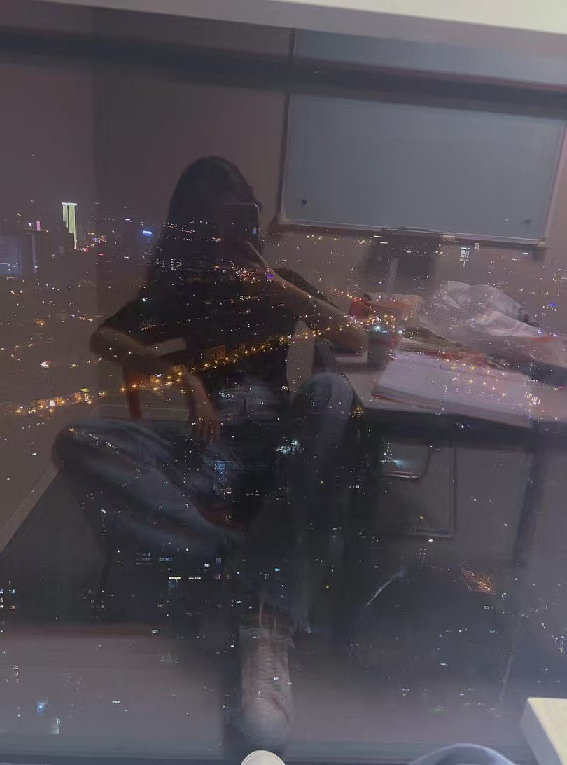 易侣而眠 tweet media