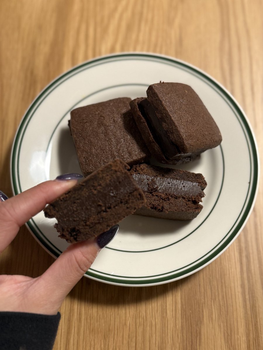 __ao1018's tweet photo. １年に１回のお菓子作り🍪
もはや化学実験（笑）👩‍🔬🧪

2枚目はこんなに茶色くなるものじやない😂 https://t.co/9VGCNcAa5v