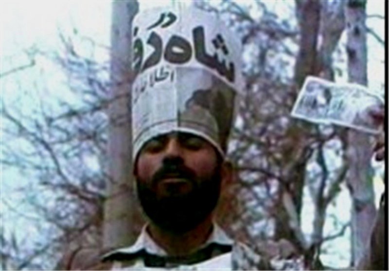 MareLontano's tweet photo. چقدر شبیه، تاریخ داره این‌بار به‌صورت کمدی تکرار می‌شه. فقط کمدیش خیلی خون‌بار شده https://t.co/lPP3nI00GF