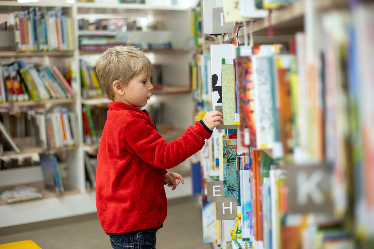 Het belang van kinderboeken; zo fijn is voorlezen

peuteren.nl/belang-van-kin…